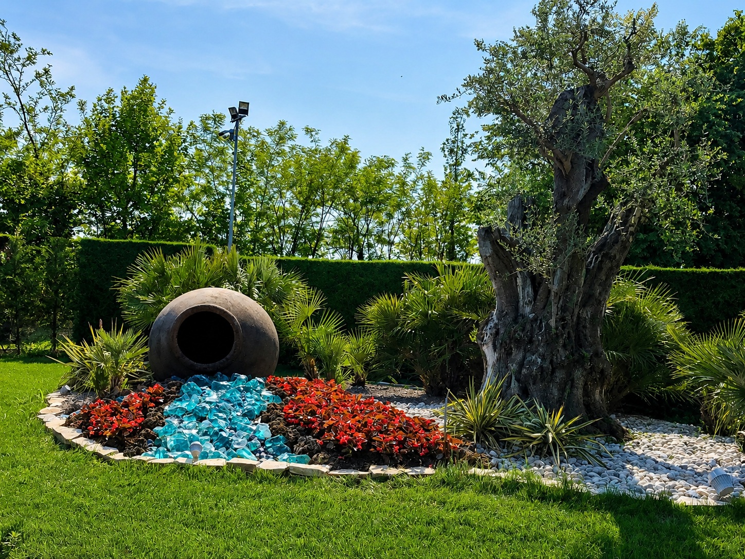 Aiuole e siepi in giardino
